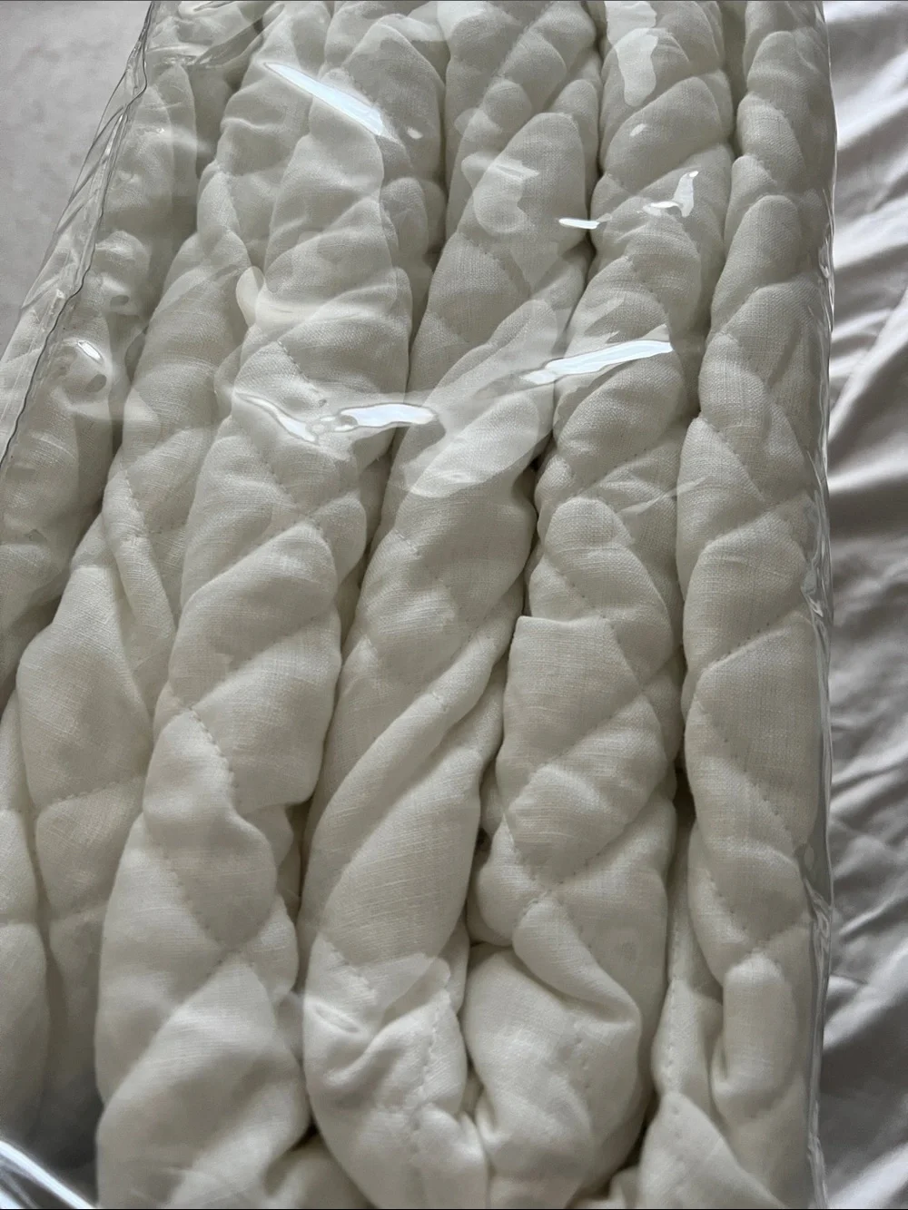 annie selke Washed Linen White Quilt - Soft Quilted Bedding